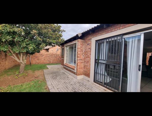 3 BEDROOM TOWNHOUSE FOR SALE IN CELTISDAL